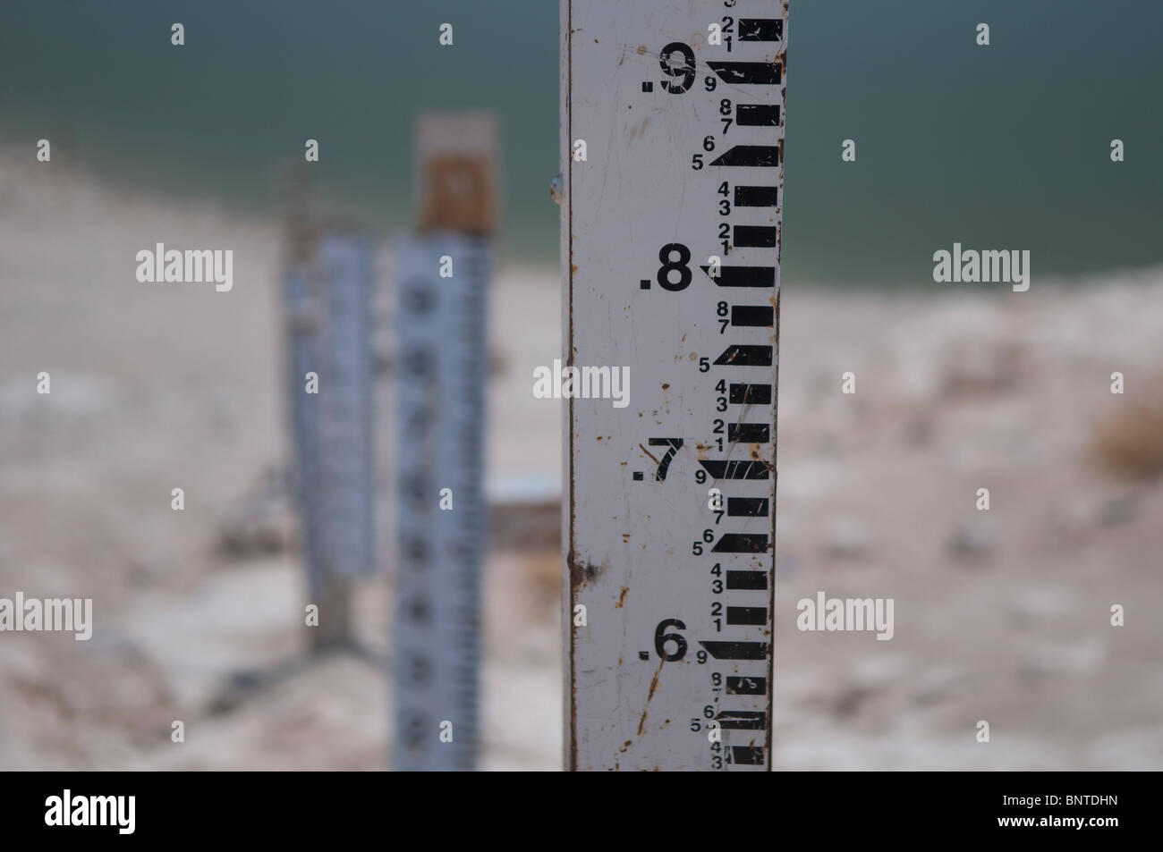 Bastoncini di misurazione in Ziglab o Sharhabeel Dam in Irbid Governatorato nord della Giordania Foto Stock