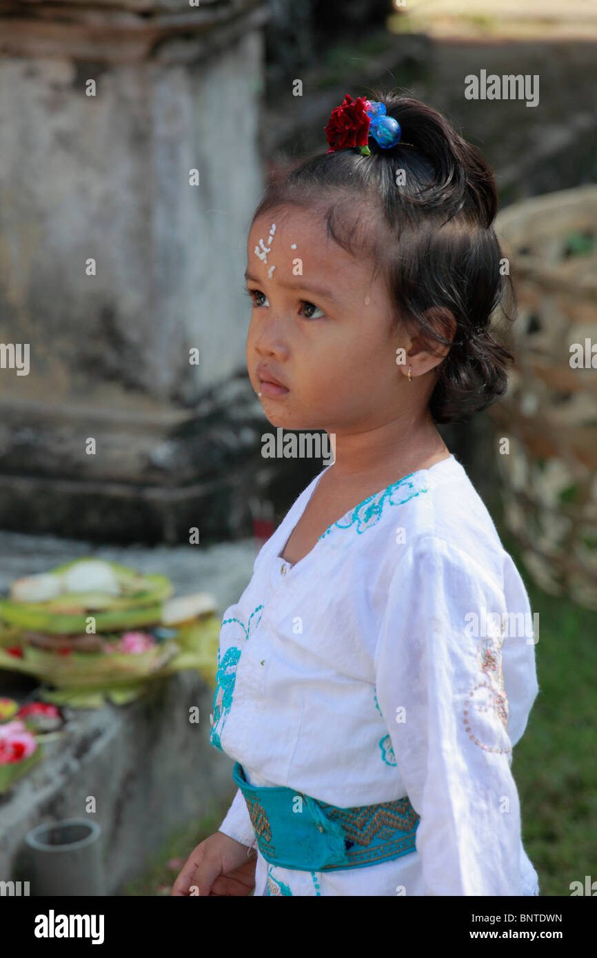 Indonesia, Bali, Galungan festival, cerimonia religiosa, bambina, Foto Stock