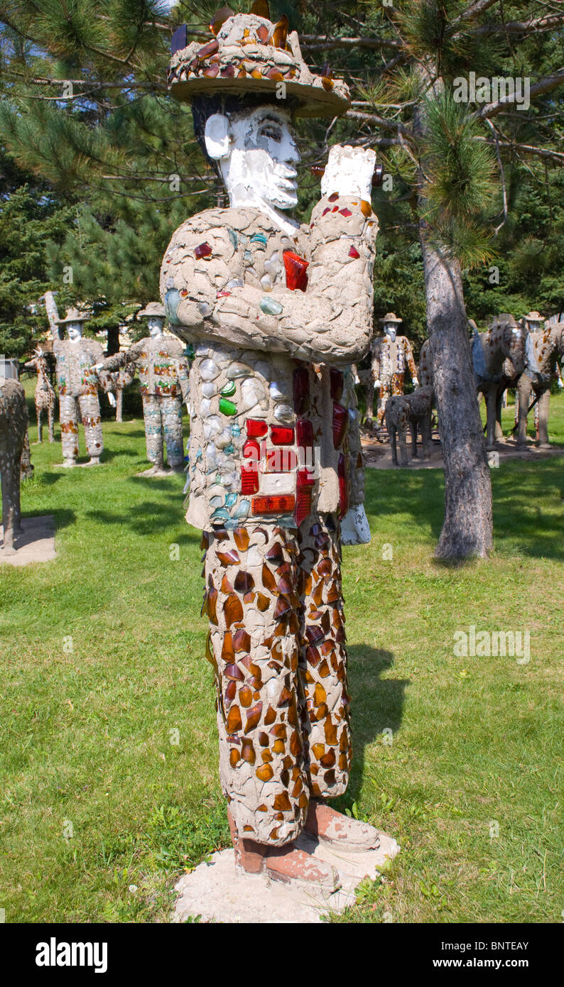 Il Wisconsin concrete Park di Fred Smith a Phillips, Wisconsin, espone oltre 230 sculture in cemento che mescolano storia e folklore. Foto Stock