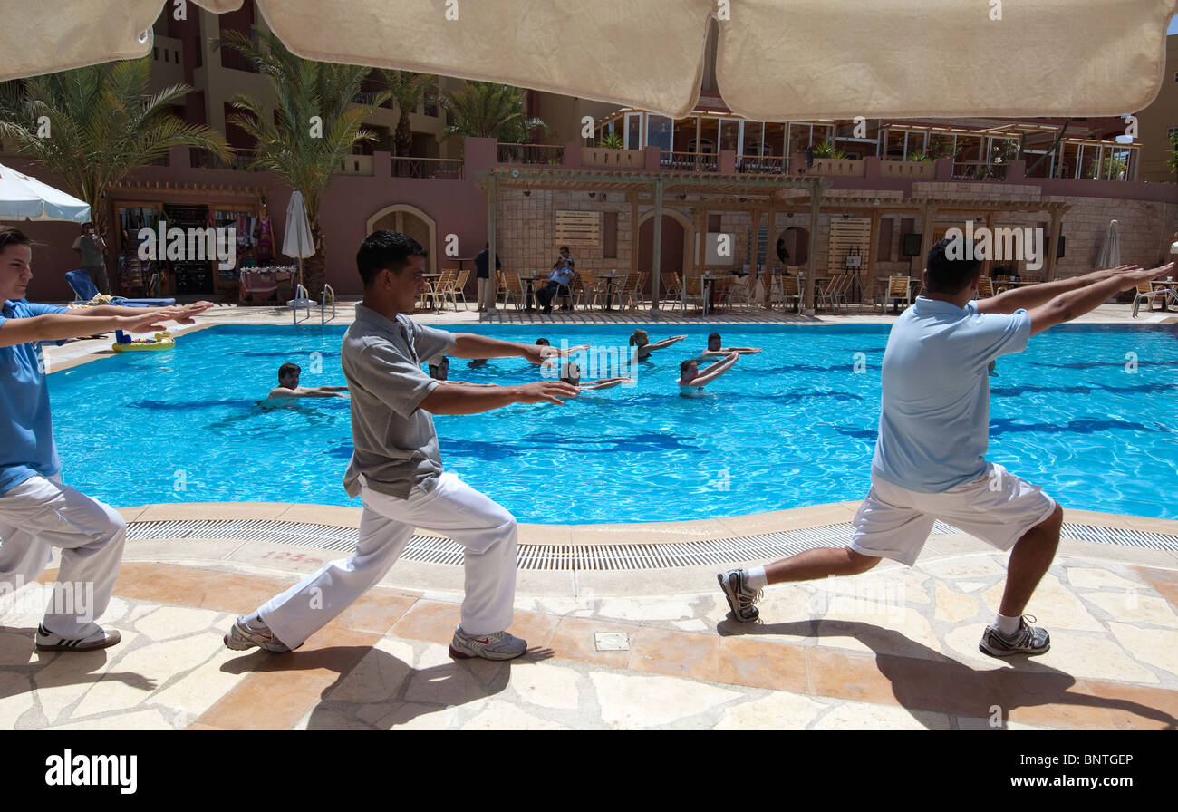 Sport acquatici in un Aqaba (Giordania) piscina Foto Stock