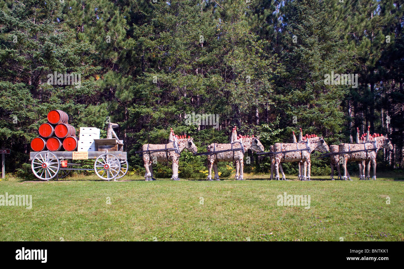 Il Wisconsin concrete Park di Fred Smith a Phillips, Wisconsin, espone oltre 230 sculture in cemento che mescolano storia e folklore. Foto Stock