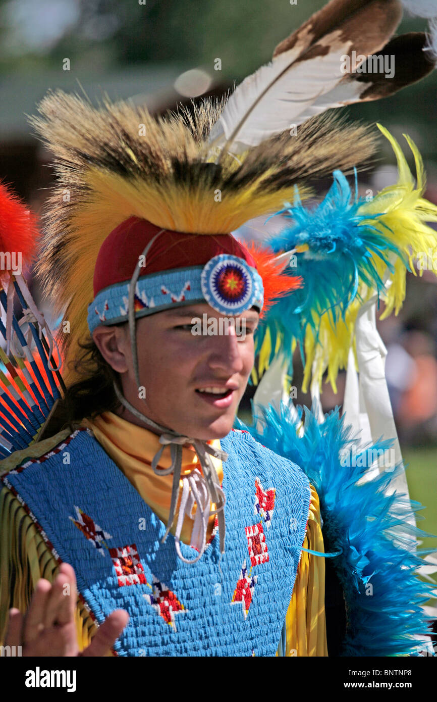 Partecipante in un Powwow detenute in Cheyenne Wyoming, durante la frontiera annuale di giorni di eventi. Foto Stock