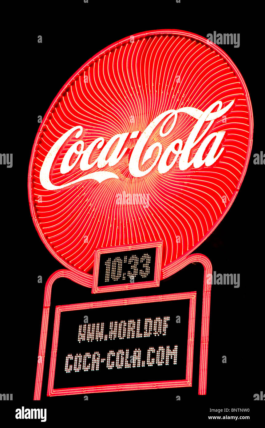 Il Neon Coca Cola sign in downtown Atlanta in Georgia, la città natale di coke. Foto Stock