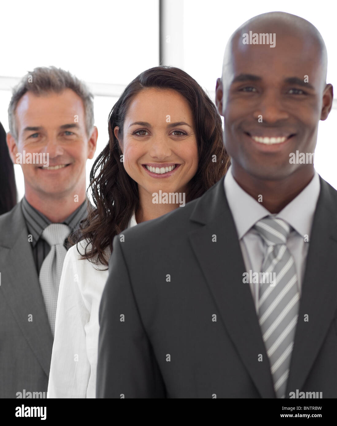 Il business leader con il team in background Foto Stock