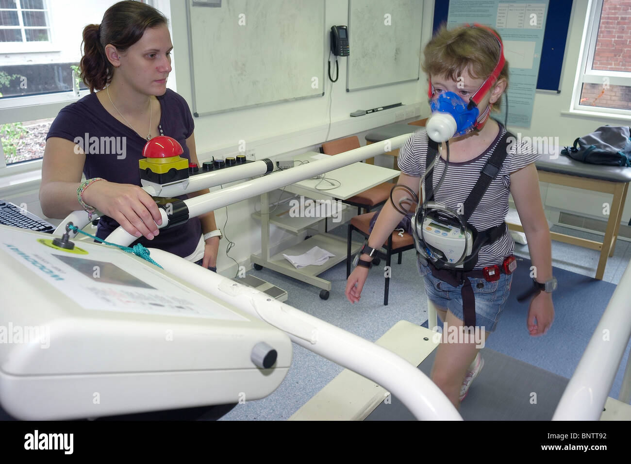 La ricerca di quello psicologico e gli effetti fisici di esercitare sulla salute infantile la Exeter University Foto Stock