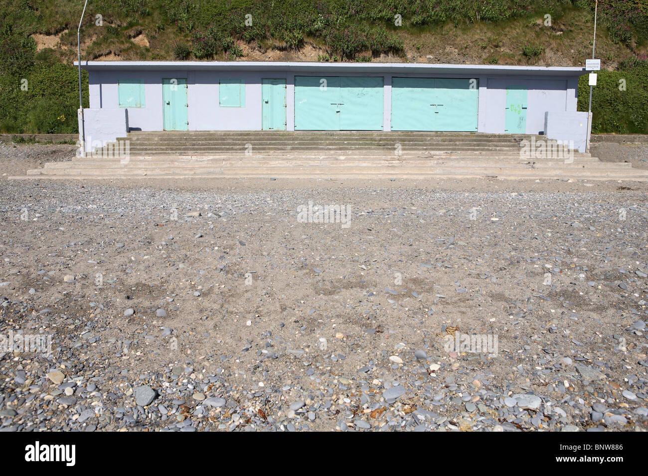 Spiaggia di pietre Stoney spiaggia mare acqua mare Waterside Waterfront sabbia Sandy Killiney Dublino Killiney Beach Irlanda Dublino Sud Foto Stock