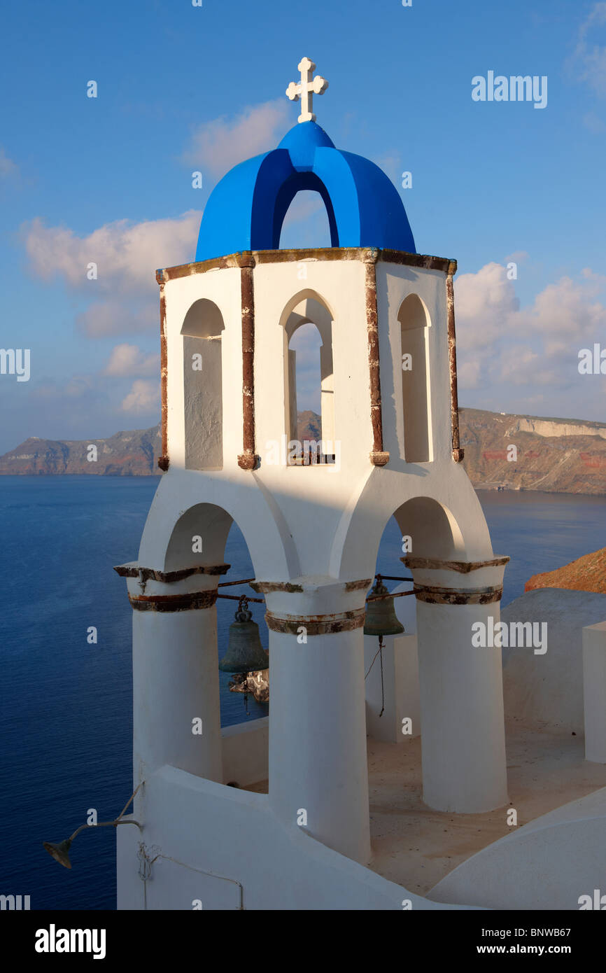 Oia, ( Ia ) Santorini - cupole blu Orthodax Bizantino chiese, - greco isole Cicladi - foto, foto e immagini Foto Stock