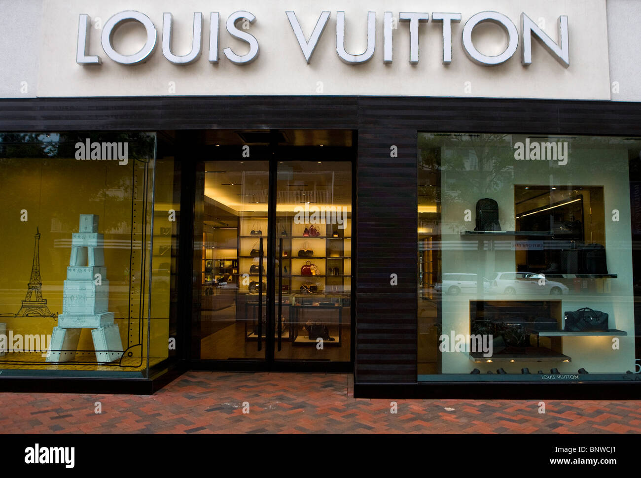 Un Louis Vuitton store. Foto Stock