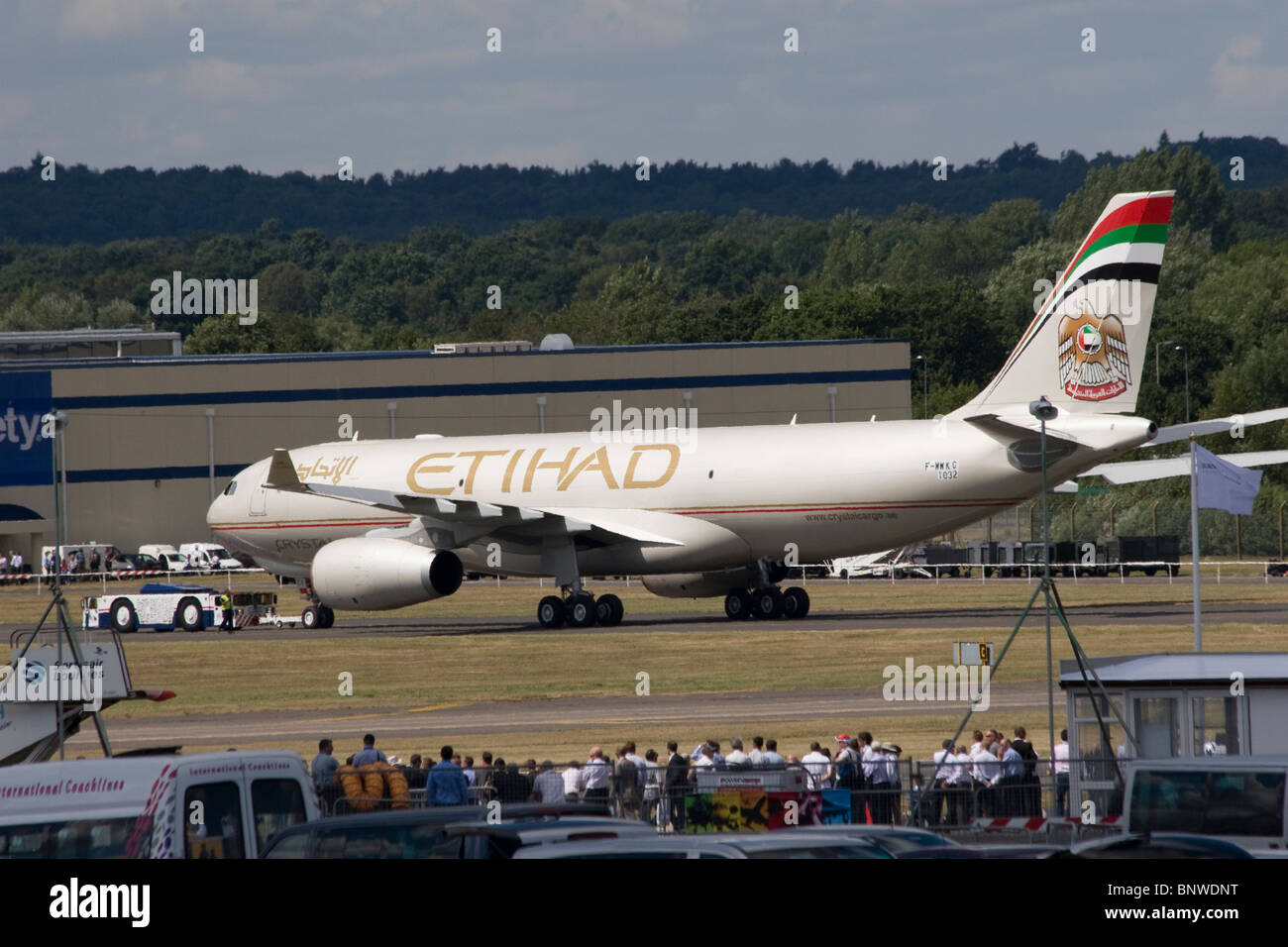 Etihad Crystal Cargo Aereo Airbus A330F Freighter a Farnborough International Air Show 2010 Gran Bretagna Foto Stock