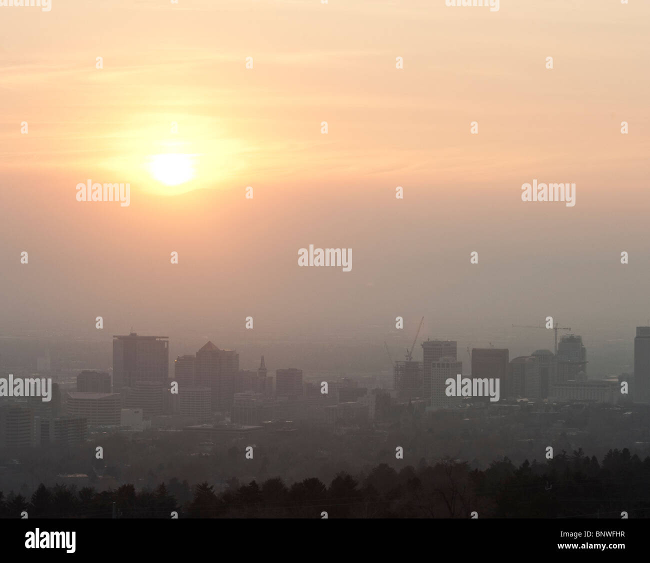 Inversione atmosferica trappole smog e inquinamento atmosferico su Salt Lake City, Utah, Stati Uniti d'America Foto Stock