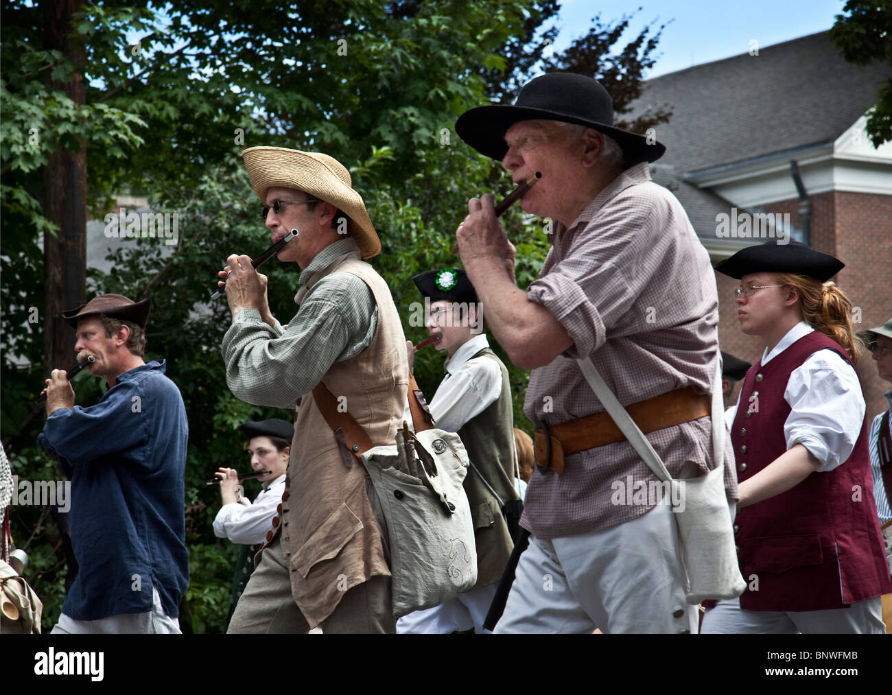 Coloniale americana fife e banda di tamburo in un quarto di luglio parade Foto Stock