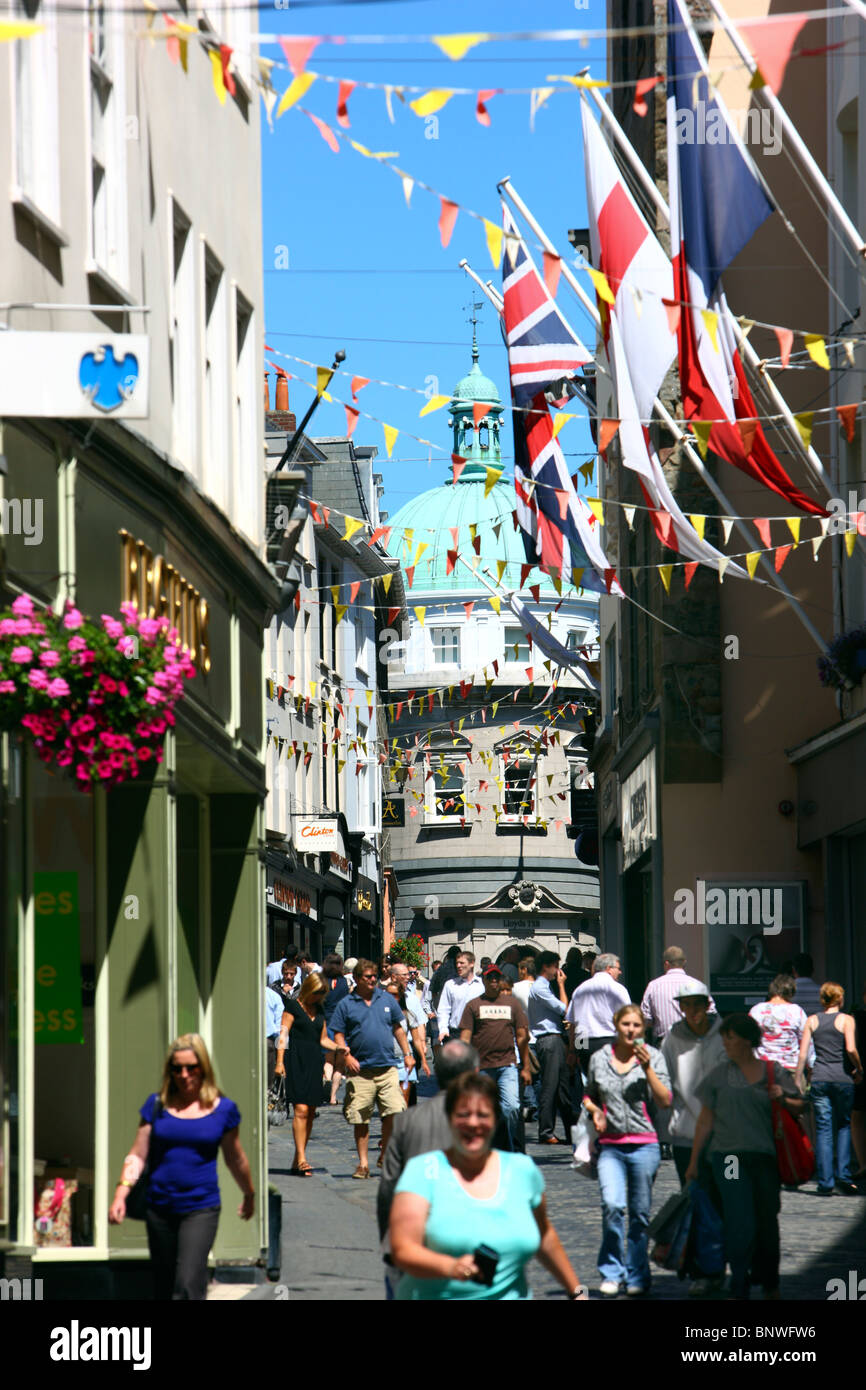 Centro citta', Zona shopping street, High Street, St. Peter Port Guernsey, Regno Unito ,British Isole del Canale Foto Stock