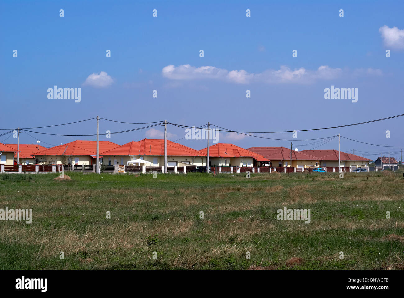 Un nuovo villaggio suburbano nella periferia di Budapest, Ungheria Foto Stock