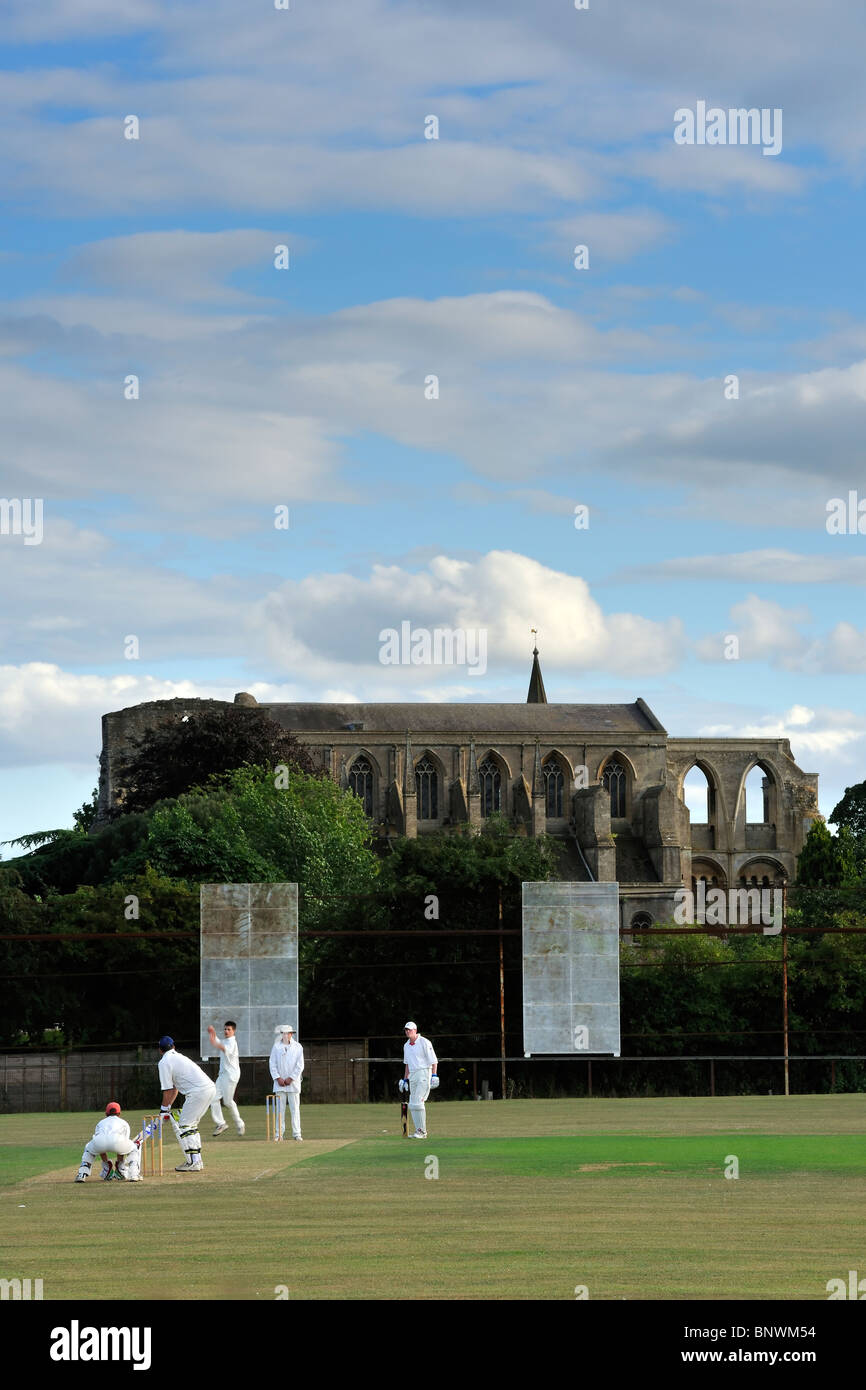 Inglese tradizionale partita di cricket Foto Stock