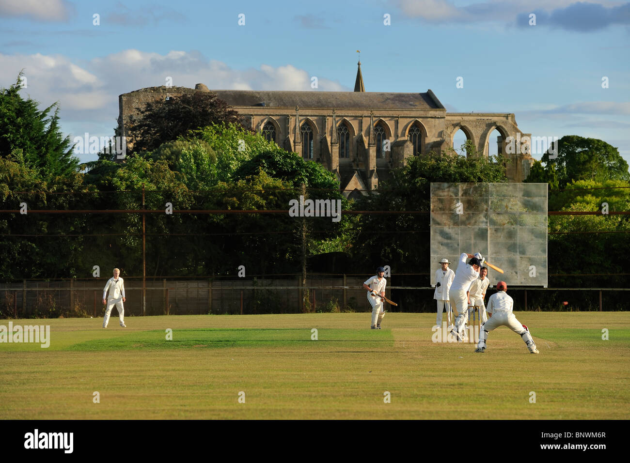 Inglese tradizionale partita di cricket Foto Stock
