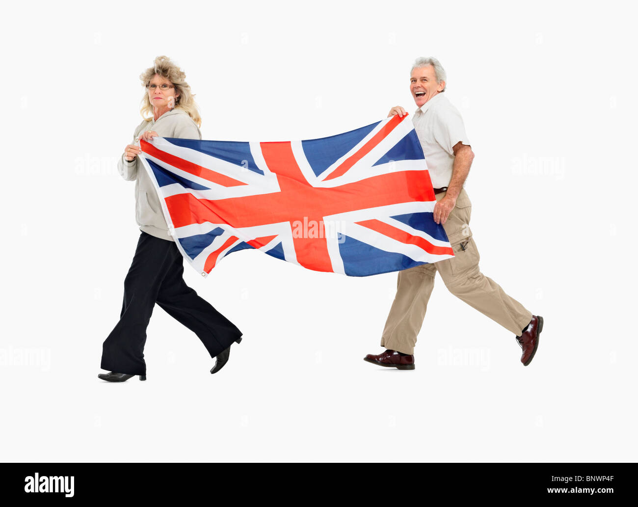 Due persone che trasportano la bandiera britannica Foto Stock