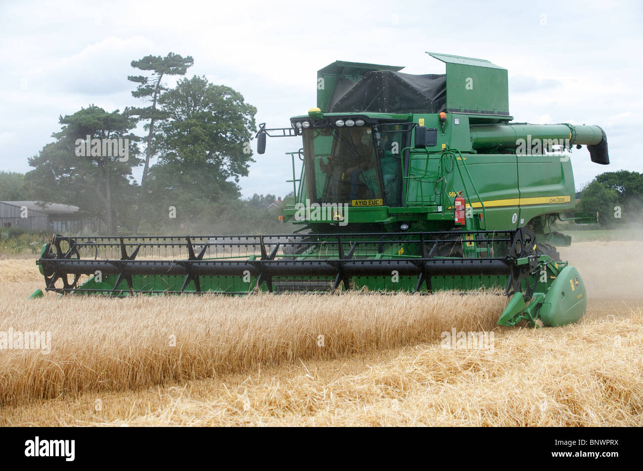 John Deere serie S690i mietitrebbia Foto Stock