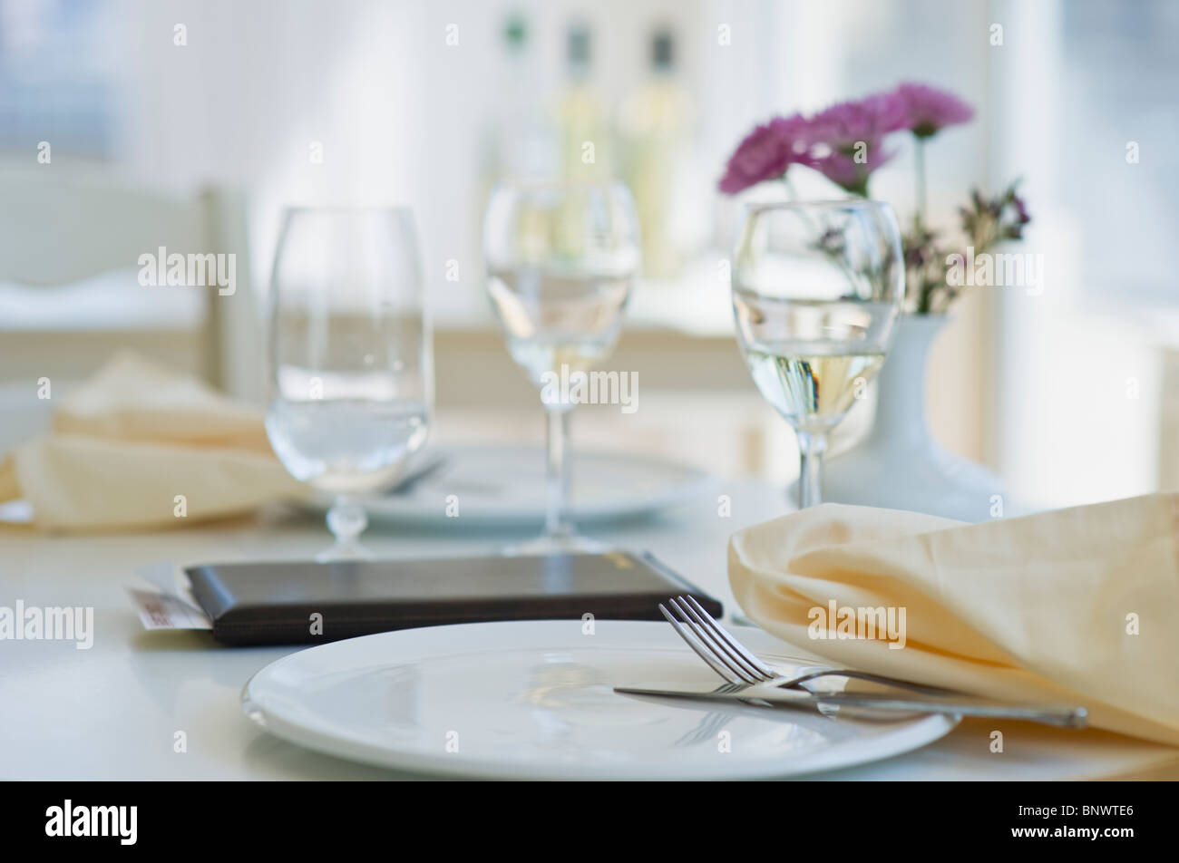 Tavolo da pranzo in ristorante Foto Stock