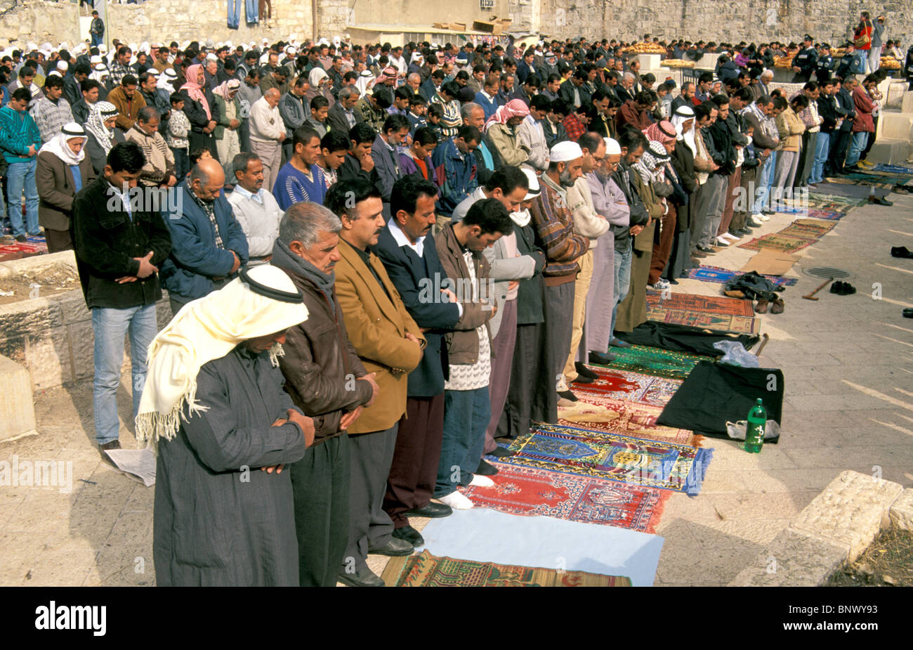Israele, Gerusalemme la città vecchia, la preghiera del Ramadan al Haram esh Sharif Foto Stock