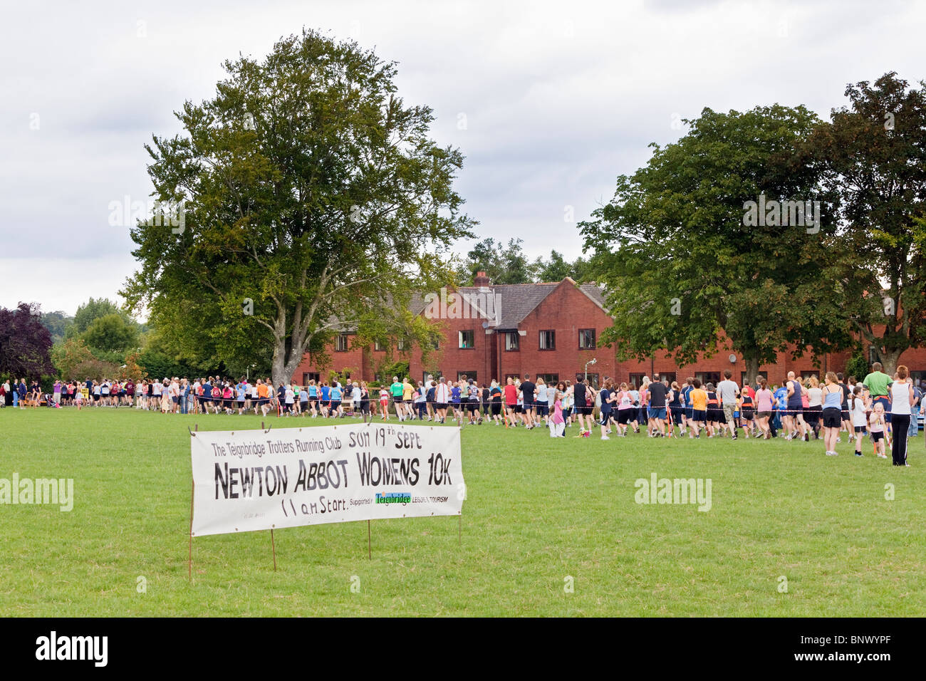 Totnes 10 km di divertimento correre 2010 a Borough Park, Totnes, Devon, Inghilterra Foto Stock