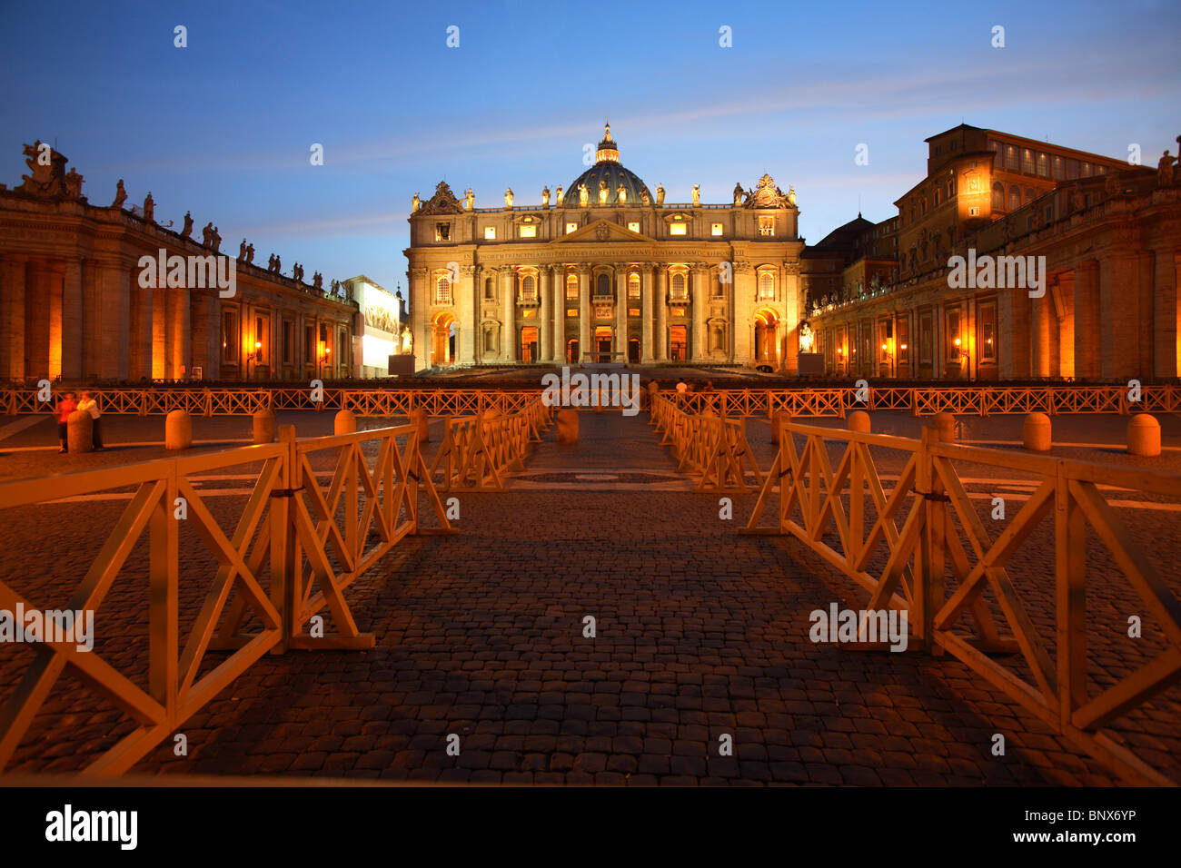 Maderno la facciata della Basilica di San Pietro, Roma, Italia Foto Stock