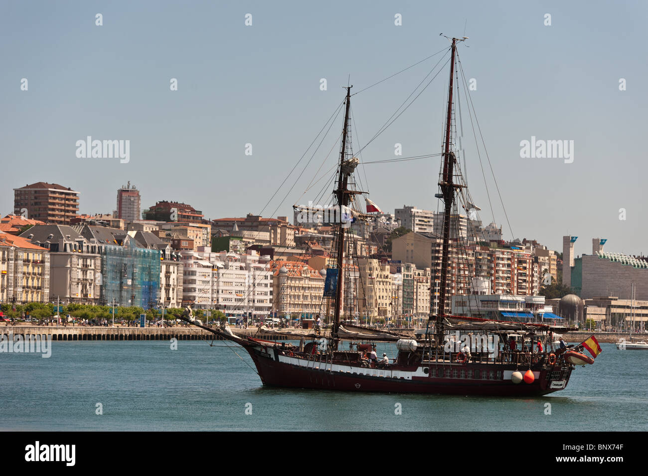 Nave a vela nella Baia di Santander, Spagna Foto Stock