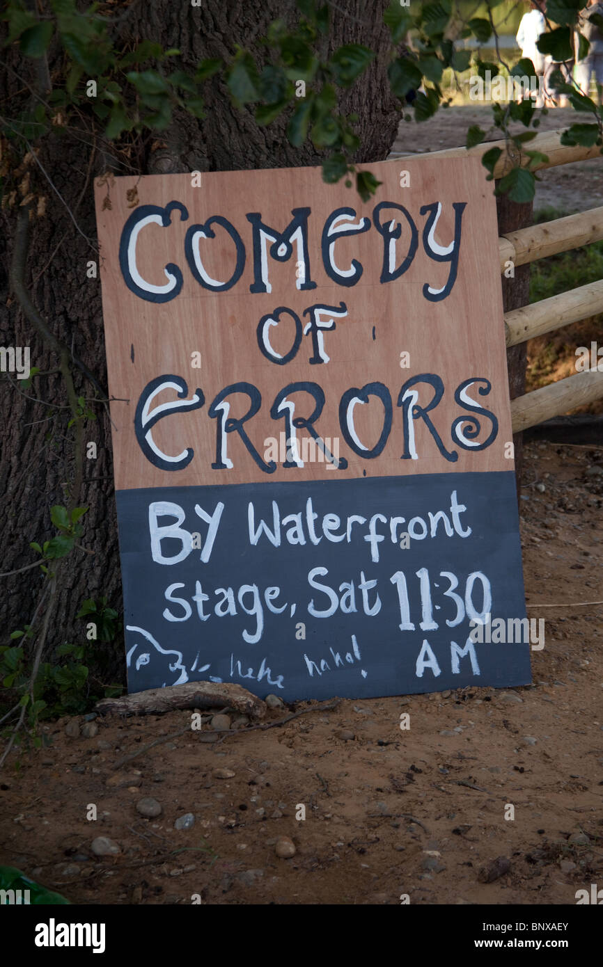 Comedy Of Errors segno a Latitude festival 2010,Henham Park, Suffolk, Inghilterra. Foto Stock