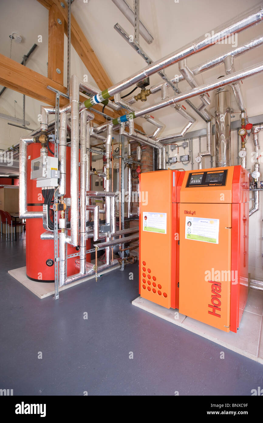 Sistema caldaia utilizzata per bruciare il legno di salice chip come una forma alternativa di energia. Foto Stock