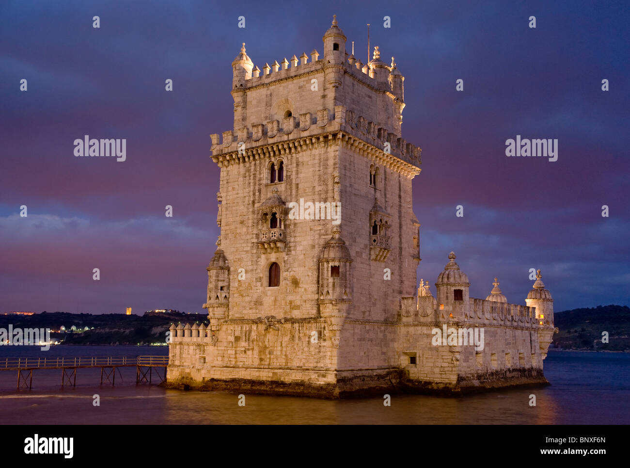 Il Portogallo, Lisbona, la Torre De La Torre di Belem di notte Foto Stock