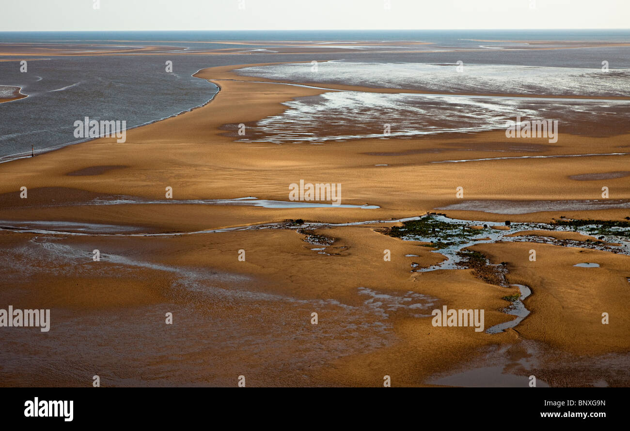 Banchi di sabbia a estuario del fiume Towy Carmarthenshire Wales UK Foto Stock