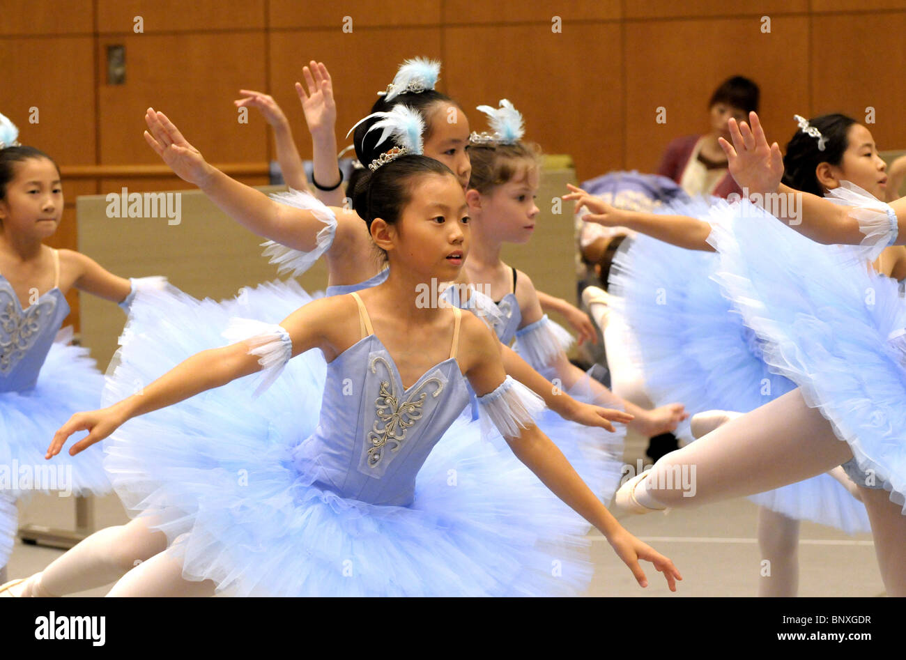 Mitsuko I.n.a.o. Scuola di Danza prove in Biwako Hall di Otsu Giappone Foto Stock