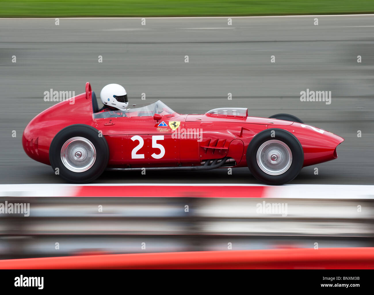 Ferrari Dino 246 Formula One racing car a Silverstone 2010 Classic, REGNO UNITO Foto Stock