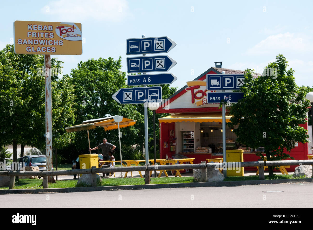 Uno snack bar nell'Aire de La Ferte sull'autostrada A6 (Autoroute du Soleil) tra Parigi e Lione. Foto Stock