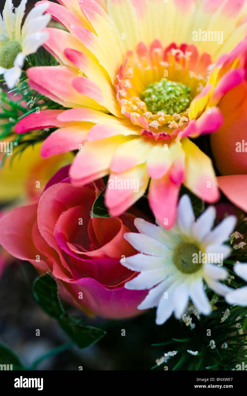 Bouquet di fiori di seta, close-up Foto Stock