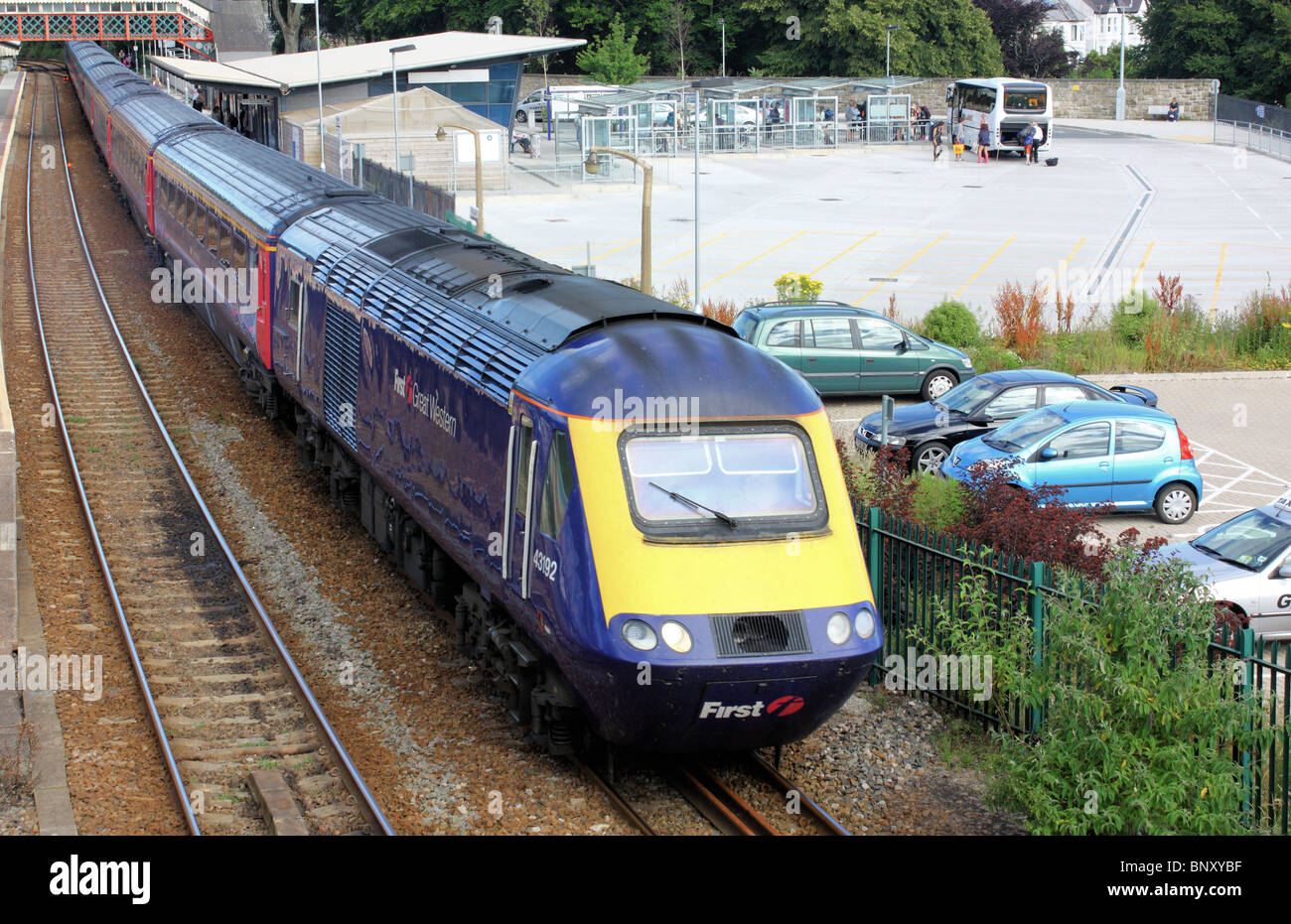 St Austell stazione ferroviaria con 125 express solo lasciando per Truro e sul verso la destinazione finale Penzance. Foto Stock