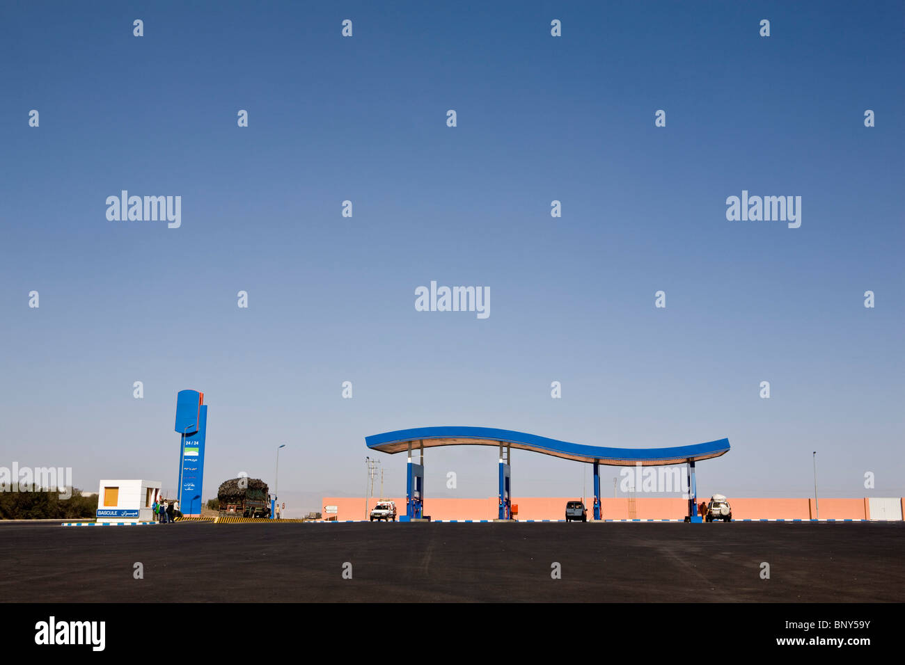 Stazione di gas sulla Strada Nazionale 1, tra Agadir e Essaouira, Marocco Foto Stock