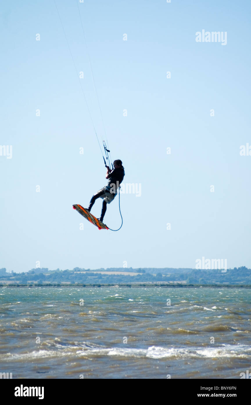 Kite surfer a Bradwell Essex REGNO UNITO Foto Stock