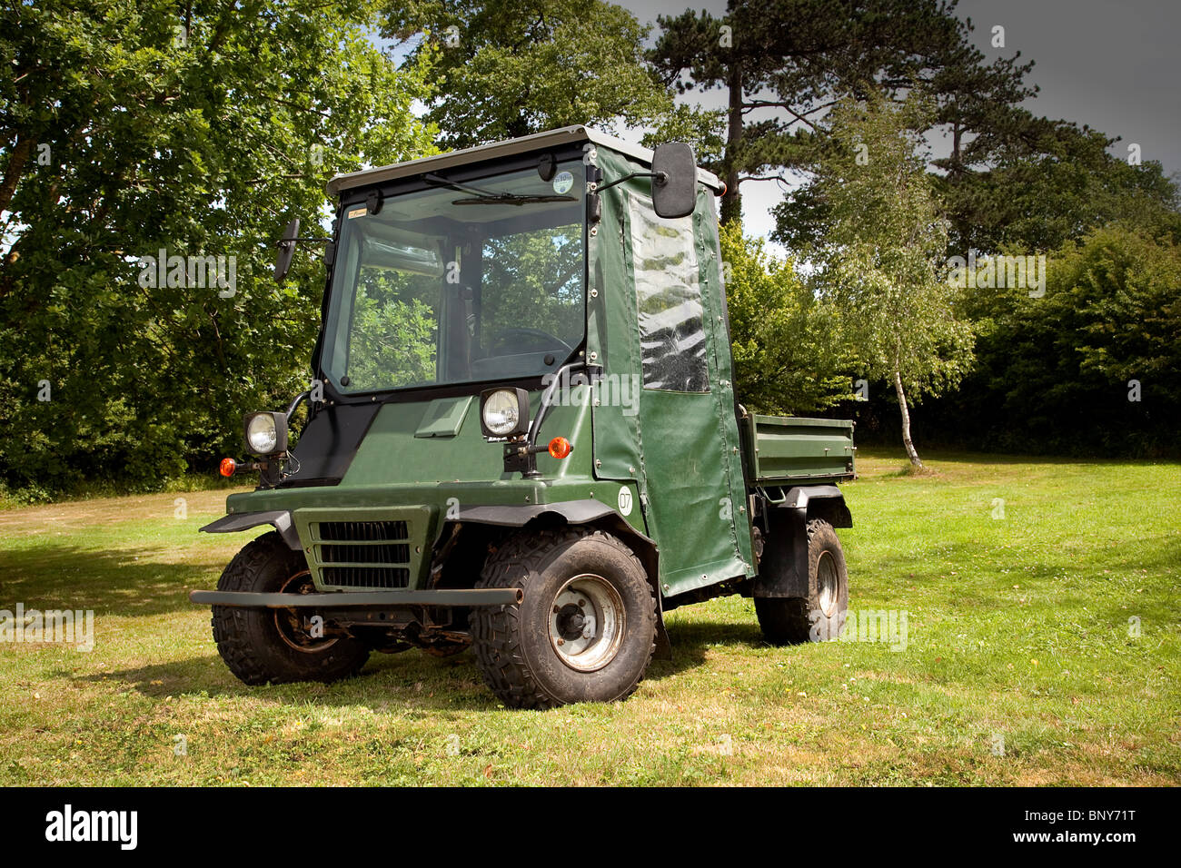 Forza a terra Kawasaki Mule ATV Foto Stock