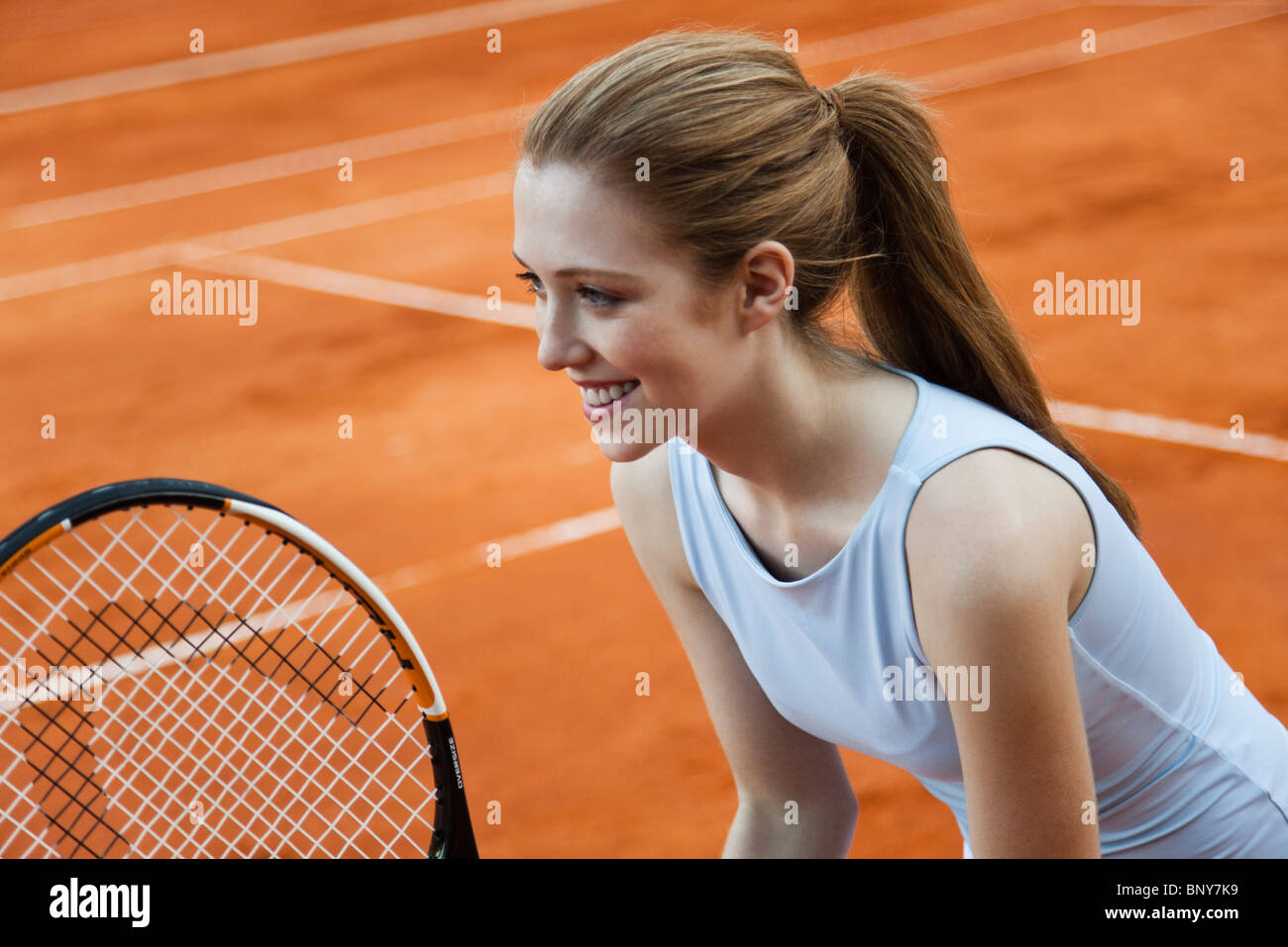 Teen girl giocando a tennis Foto Stock