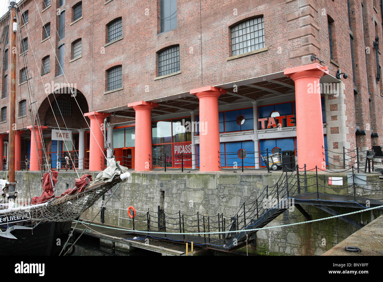 La Galleria d'arte Tate a Albert Dock, Liverpool, in Inghilterra, Regno Unito Foto Stock