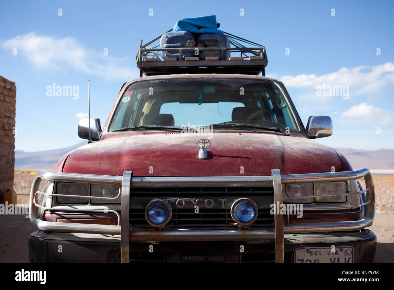 Touring 4WD nel Deserto caricato con ingranaggio Foto Stock
