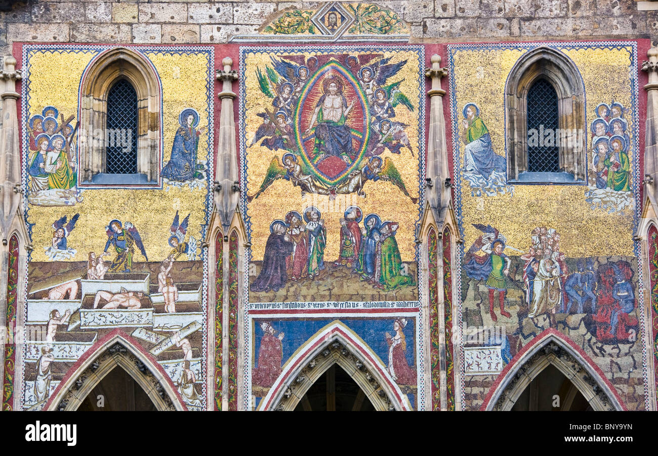 Mosaico in oro del giudizio ultimo la Cattedrale di San Vito Praga Repubblica Ceca Europa Foto Stock