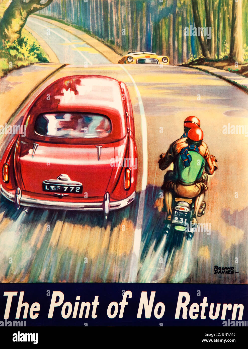 Il punto di non ritorno, anni cinquanta, motociclismo poster sulla sicurezza da Roland Davies che mostra il pericolo del sorpasso sul ciglio di una collina Foto Stock