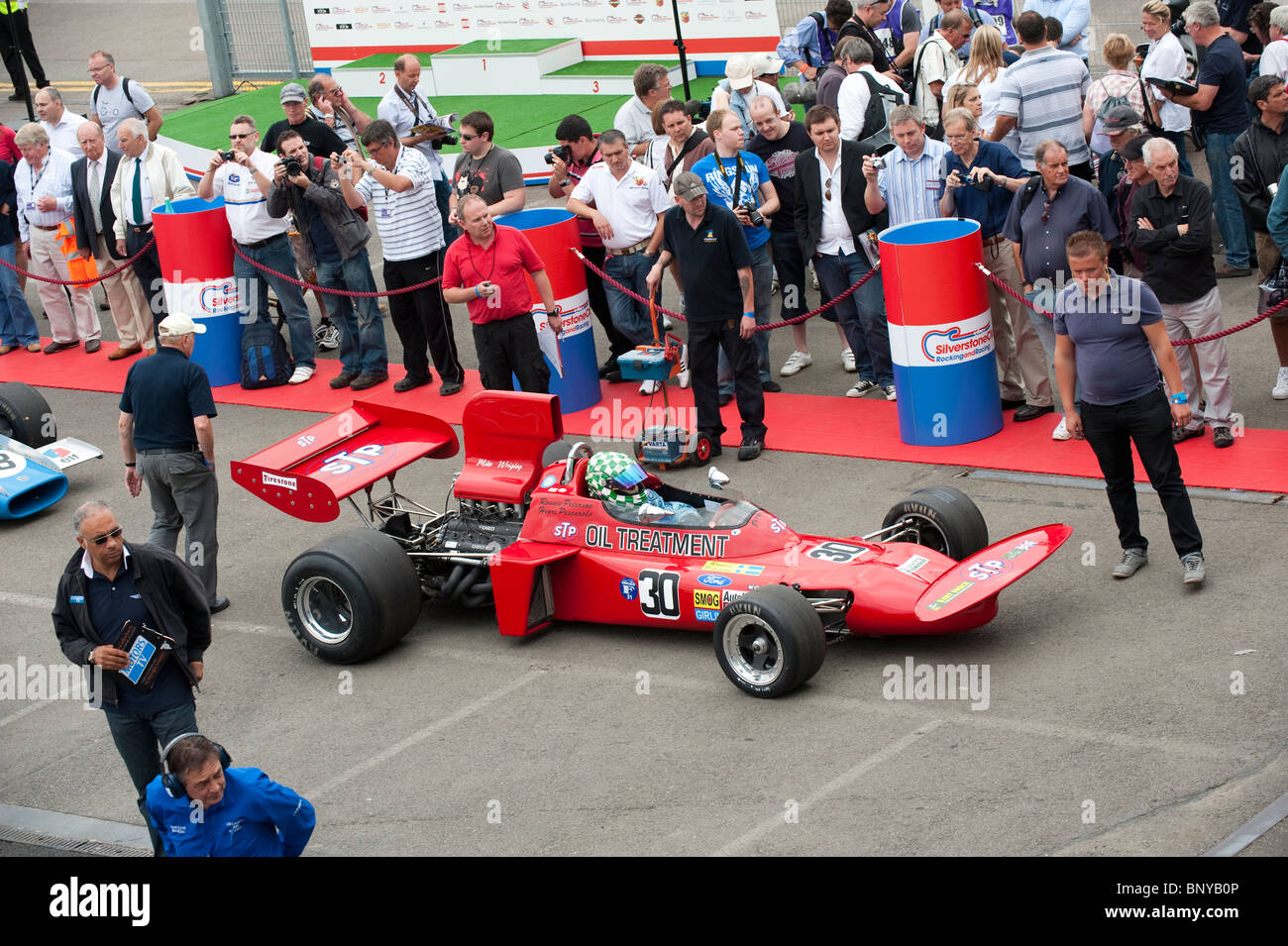 Marzo 711 corse di Formula Uno auto nel paddock di Silverstone Classic 2010 Foto Stock