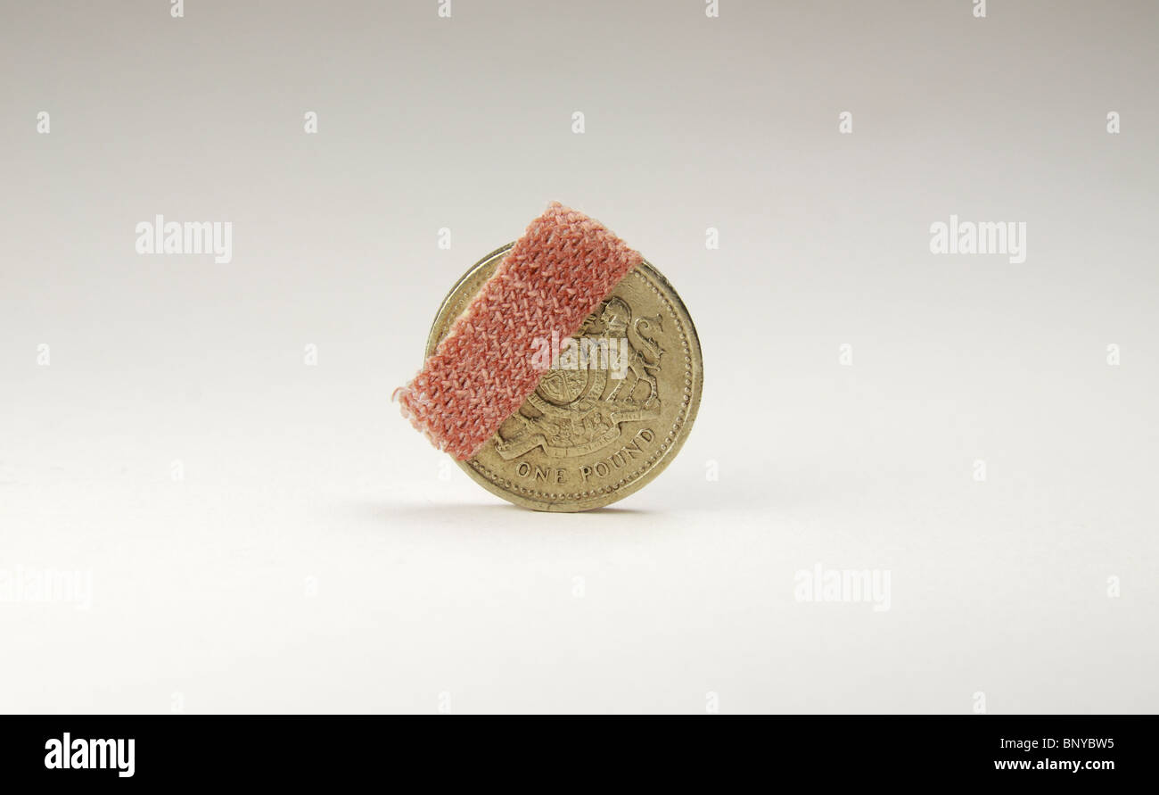 Una sterlina moneta con intonaco di piccole dimensioni su sfondo bianco. Foto Stock