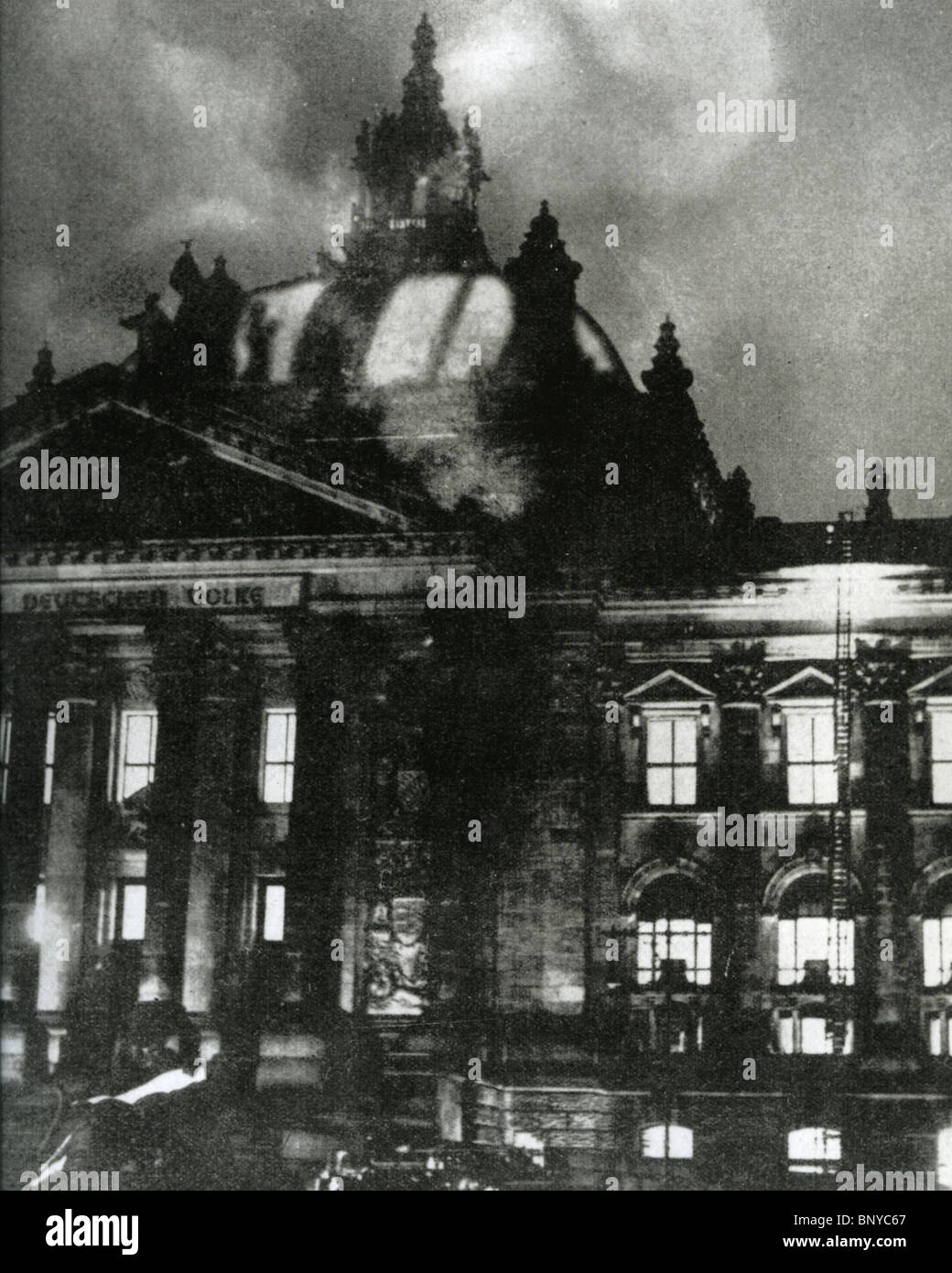 Incendio del Reichstag a Berlino il 27 febbraio 1933 Foto Stock