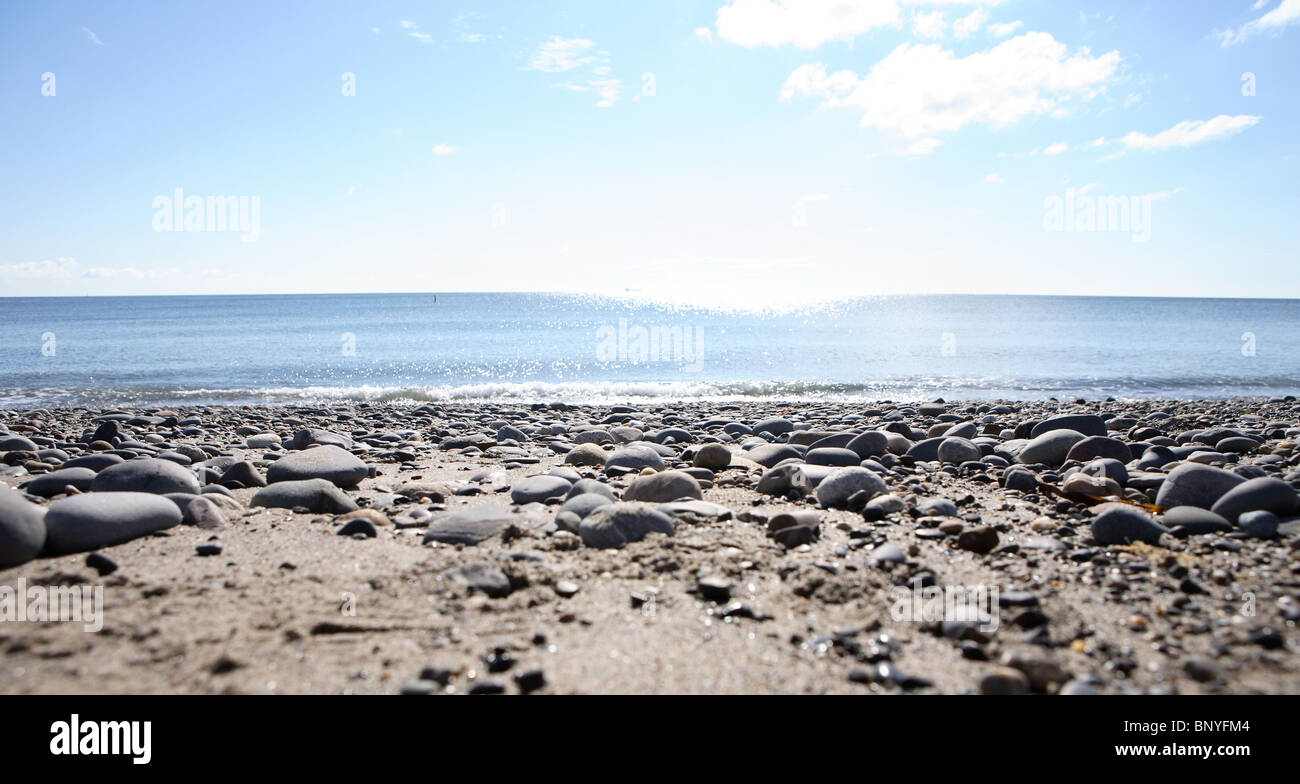 Spiaggia di pietre Stoney spiaggia mare acqua mare Waterside Waterfront sabbia Sandy Killiney Dublino Killiney Beach Irlanda Dublino Sud Foto Stock