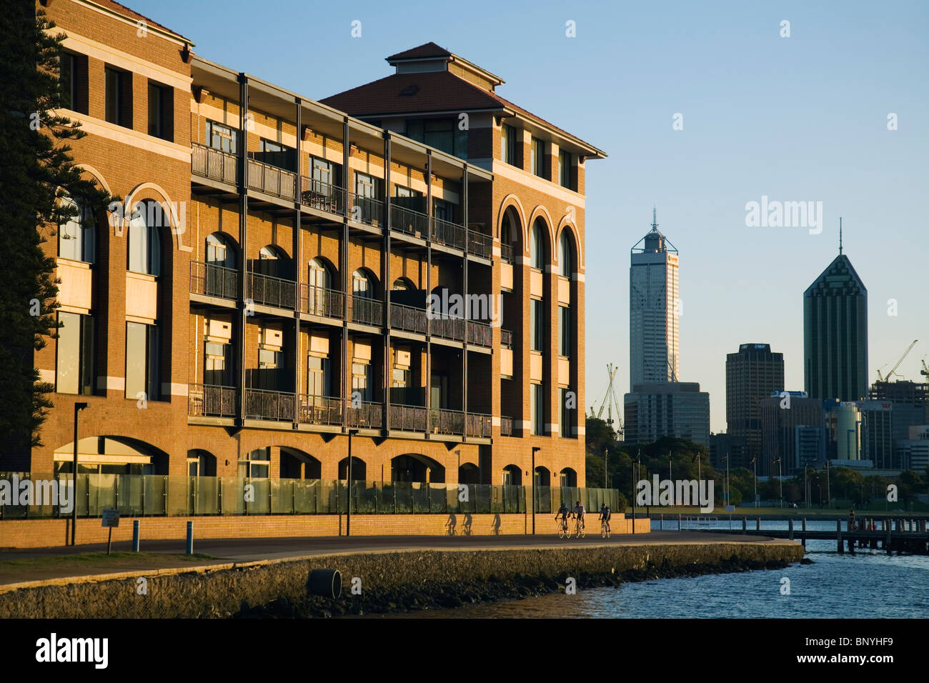 Old Swan birreria ristorante sul fiume Swan all'alba. Perth, Western Australia, Australia. Foto Stock