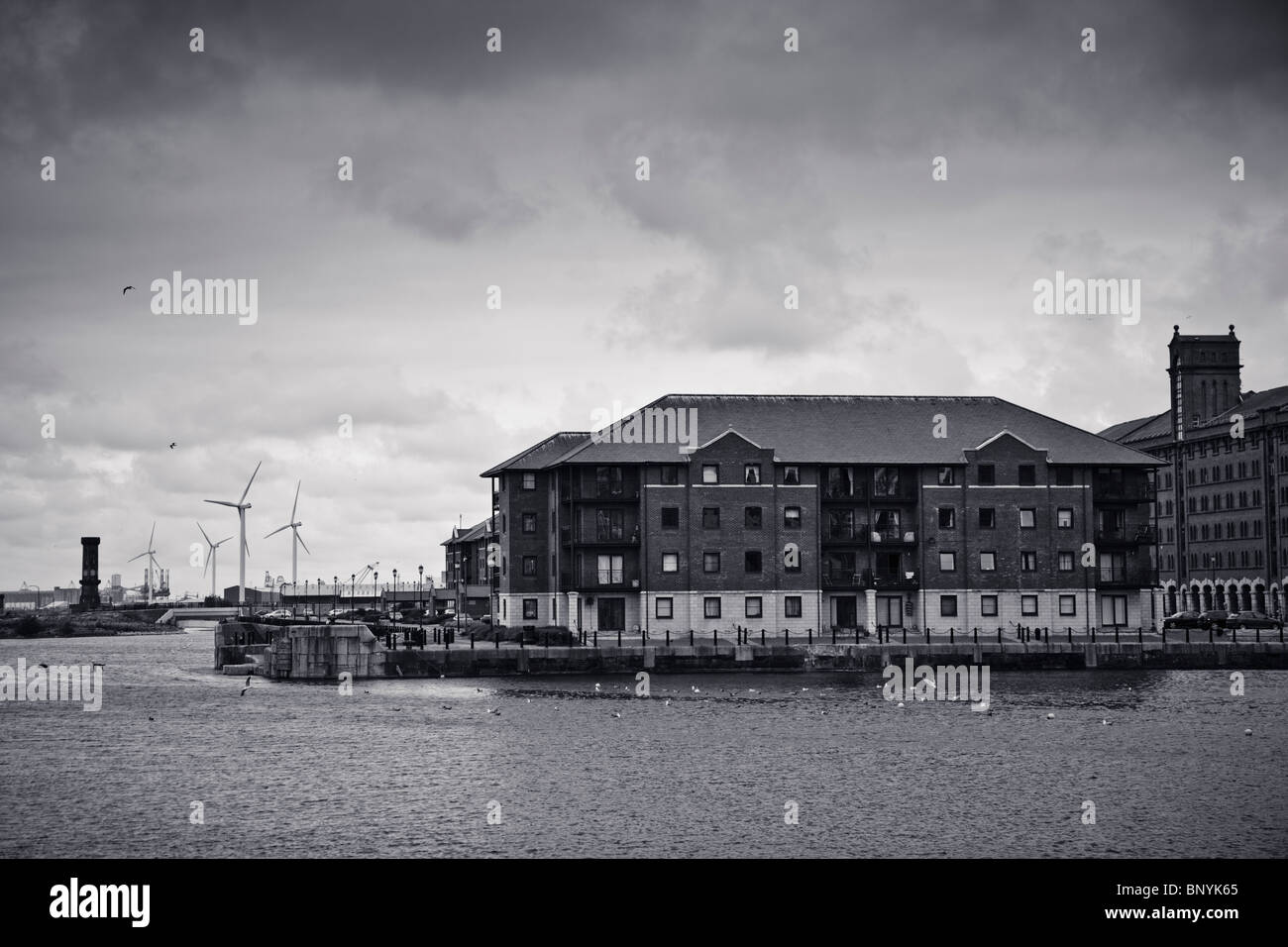 Le turbine eoliche e dock Foto Stock