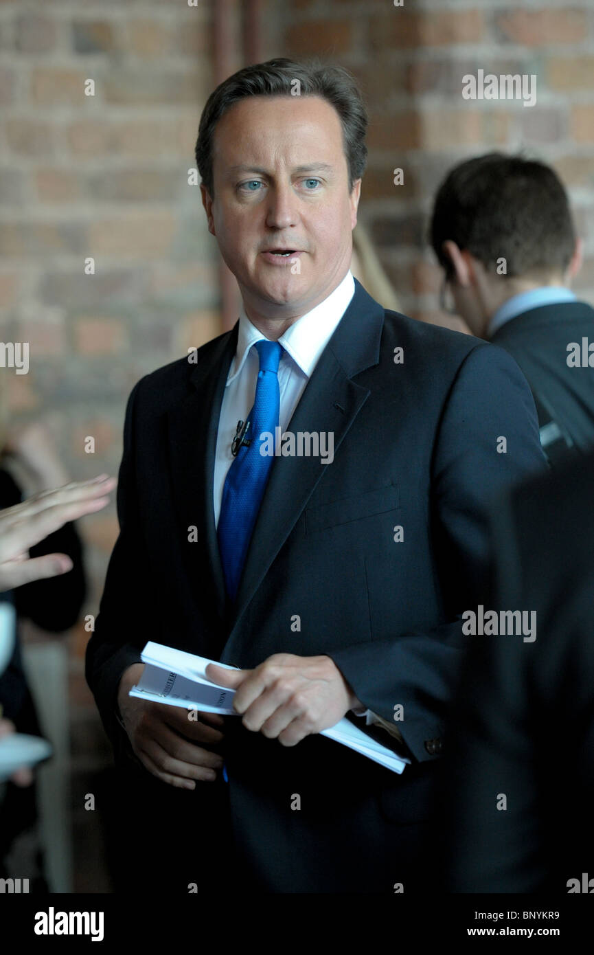 Il PM David Cameron annuncia le grandi società a Liverpool speranza Università Luglio 2010. Foto di Alan Edwards www.f2immagini.co.uk Foto Stock